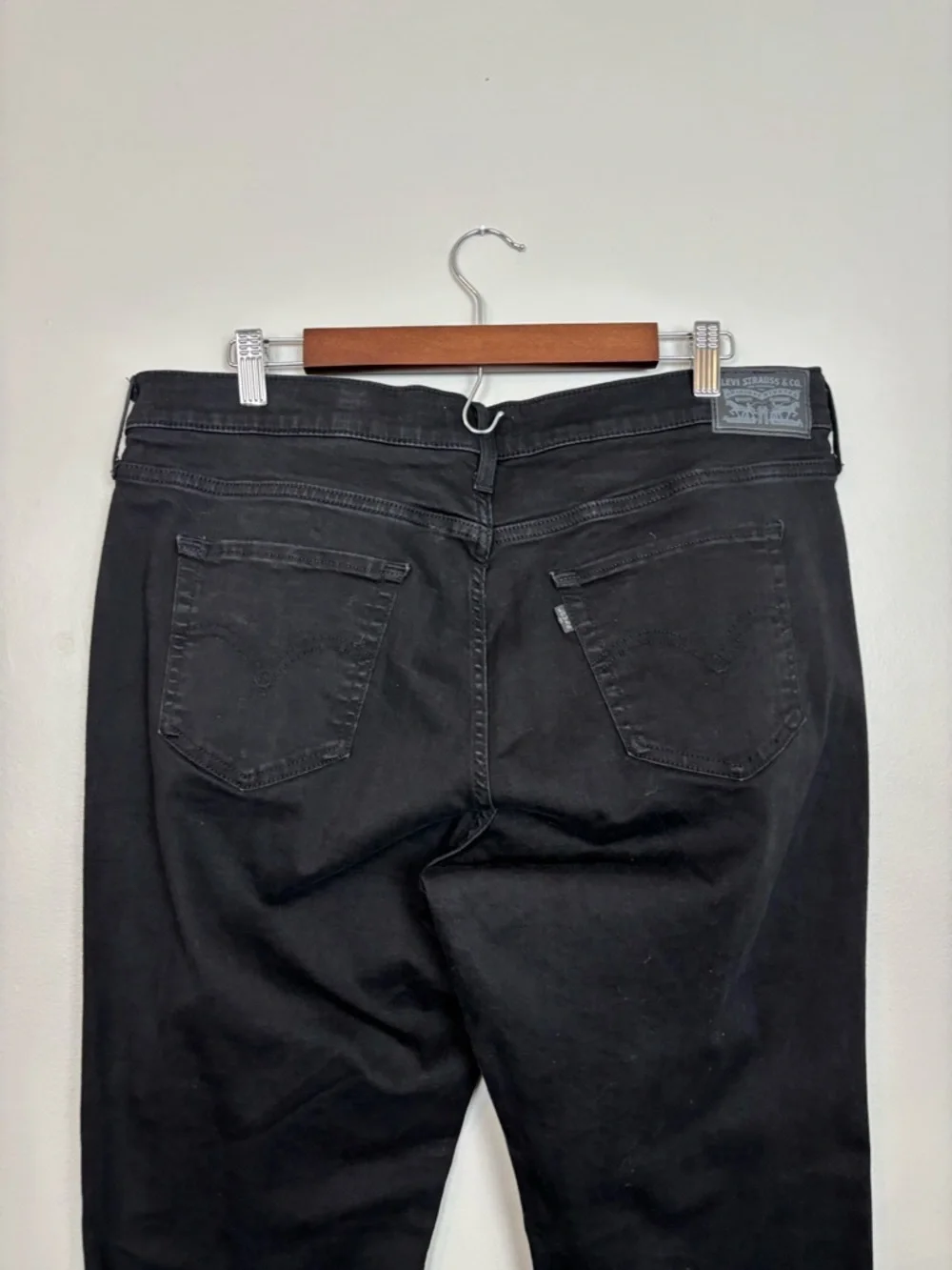 Levis Jeans Womens 18W Black Classic Straight Leg Mid Rise Stretch Denim